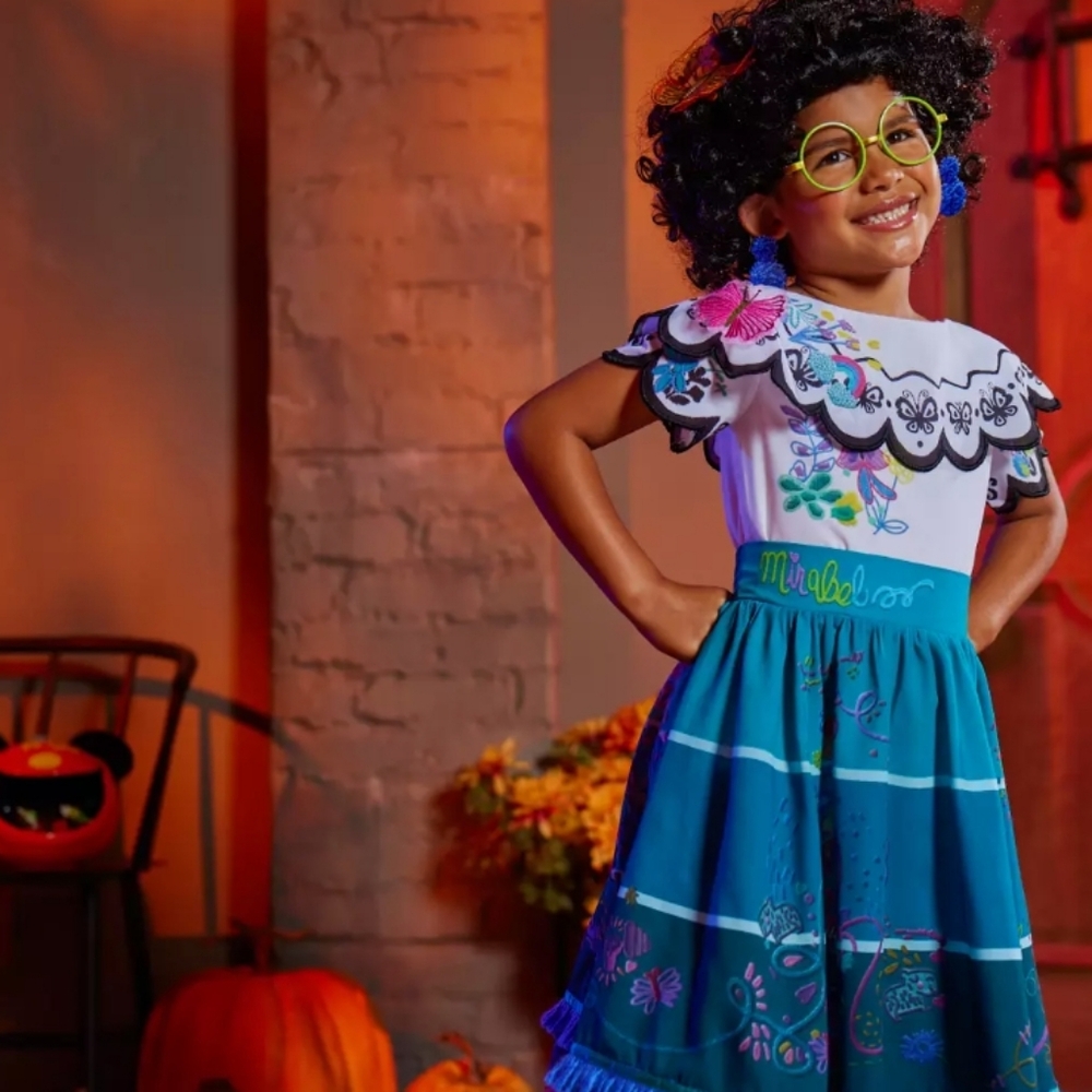 AUTHENTIC DISNEY ENCANTO MIRABEL GIRLS COSTUME AND ACCESSORIES BUNDLE